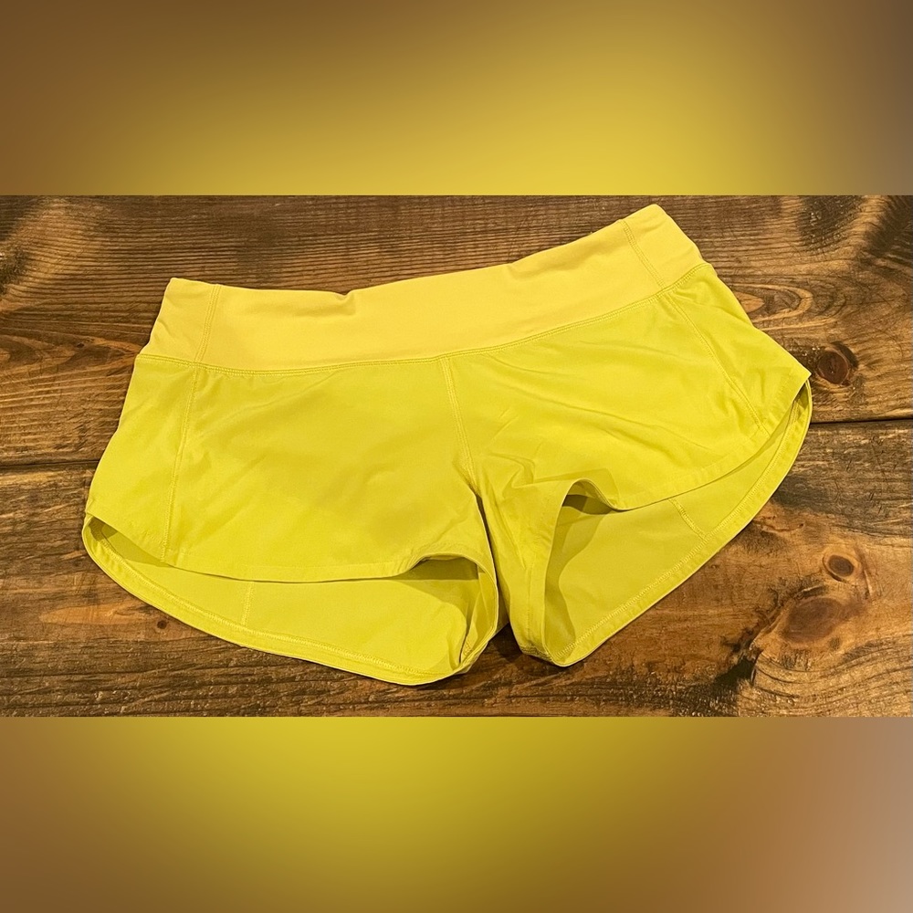 LULULEMON 2.5 in speed up shorts - Yellow